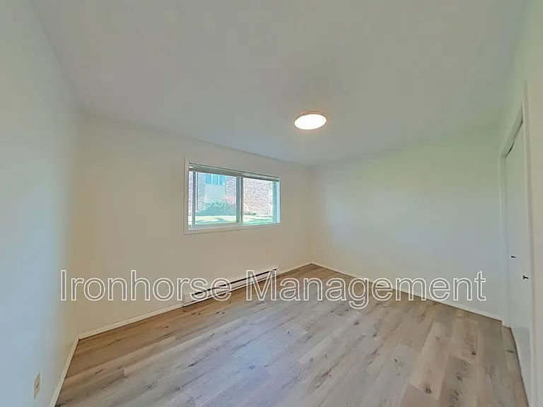 809 W Villard St #44 — Photo 9