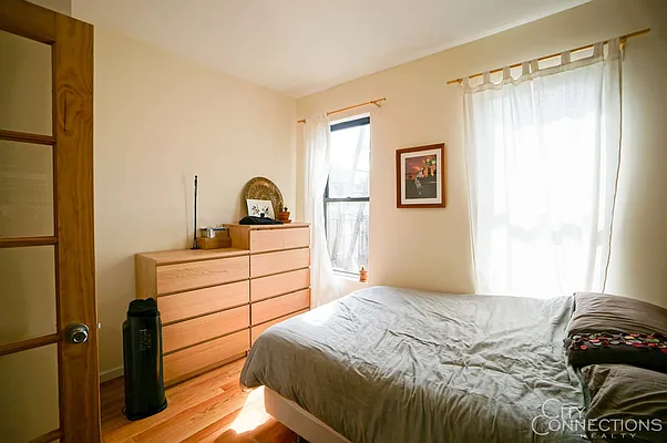 Rented by City Connections Realty | media 15