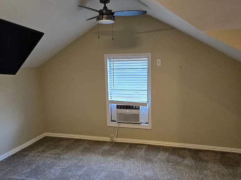 715 S Barnett Ave — Photo 15