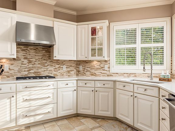 4th image of 8010 Luckstone Dr