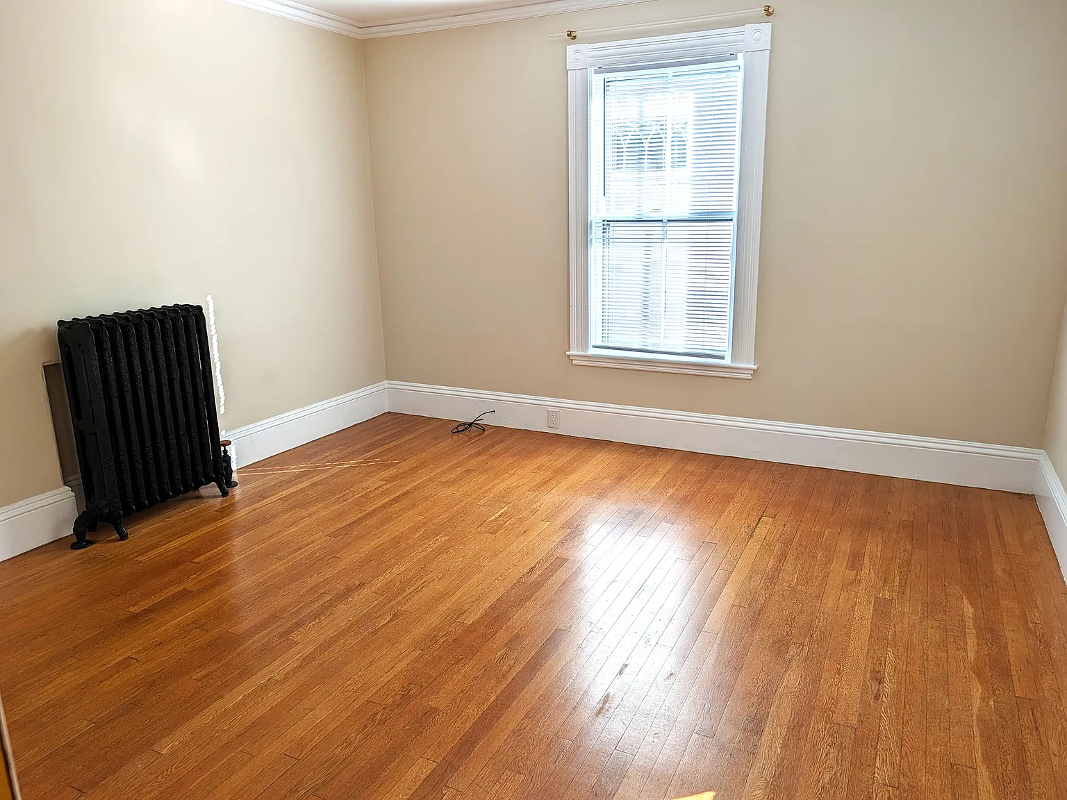 2 bed, 850 sqft, $2,300 — Photo 2