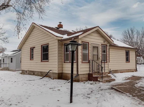 407 6th St SW, Little Falls, MN 56345