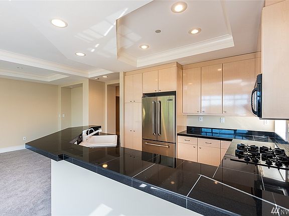 4th image of 210 Market St APT 304
