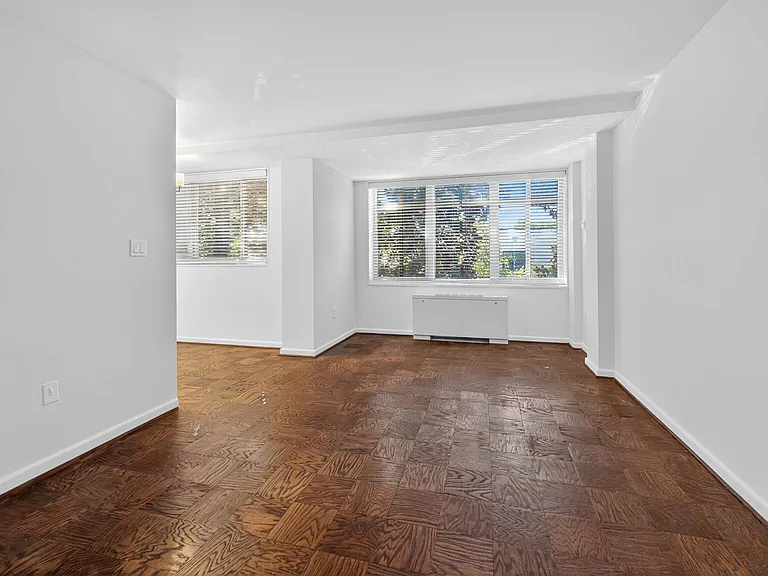 Hill House Apartments — Photo 15