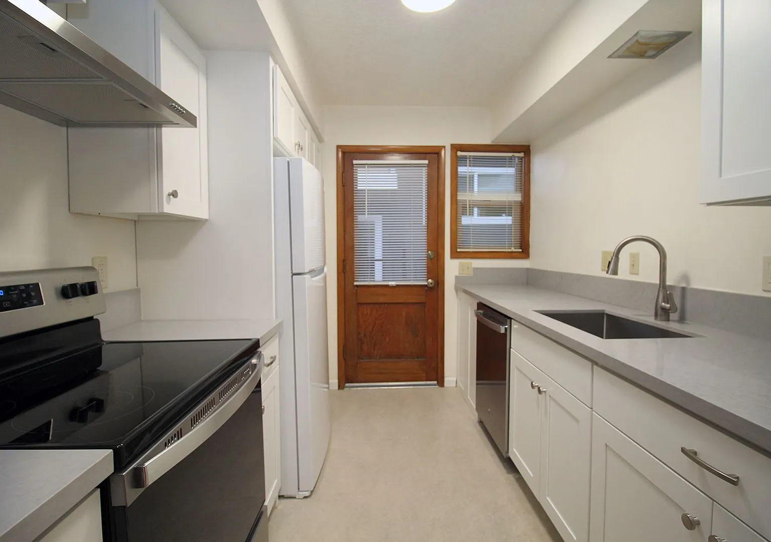 3230 SW Marigold St — Photo 3