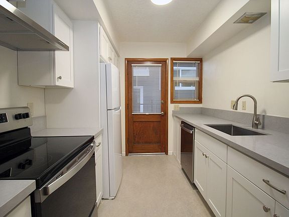 3rd image of 3200-3236 SW Marigold St #3210