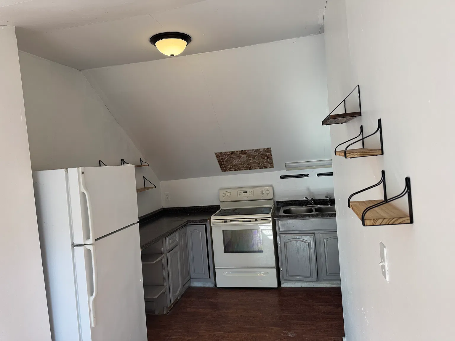 155 Pleasant St — Photo 1
