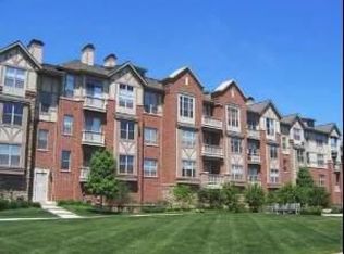 1950 Farnsworth Ln UNIT 104, Northbrook, IL 60062