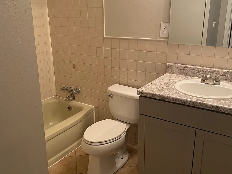 32 N Belvedere Blvd #21 — Photo 5