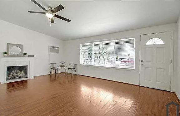 2nd image of 10161 Kenilworth Way