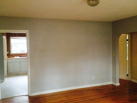 2nd image of 207 Memorial Dr APT 2