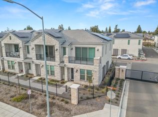 470 W Mahogany Ln, Clovis, CA 93611
