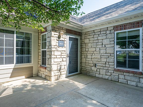 5th image of 2822 Villa Ln