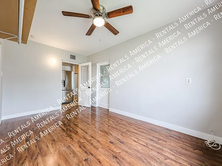 1723 W Indianola Ave — Photo 17