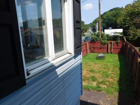 25 S Delaware Ave, Minersville, PA 17954