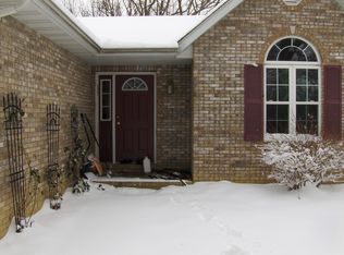 12840 N Ridge Dr, Highland, IL 62249