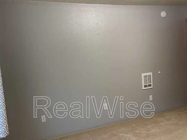 2564 NE Douglas Ave — Photo 16