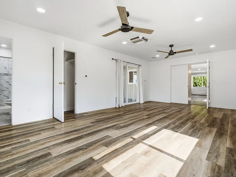 2045 Gunnison Ave — Photo 12