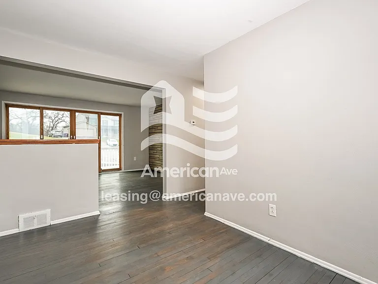 1372297_006_wm_-_living_room_13526753.jpg