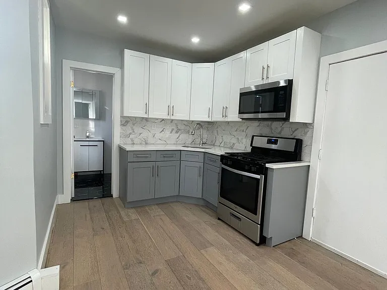 325 Avenue E #3 — Photo 1