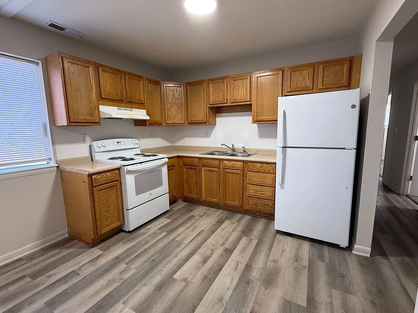 3 bedroom, 2 bath House — Photo 3