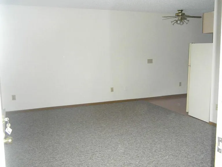 Crawford Manor Apartments — Photo 8