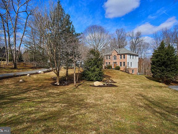 3rd image of 6604 Stonecrest Ln