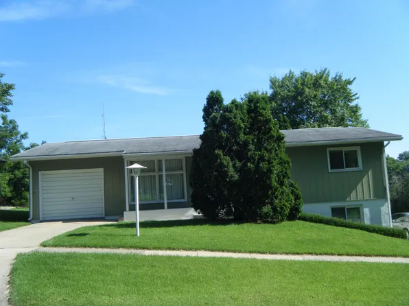 712 Woodside Dr, Iowa City, IA 52246