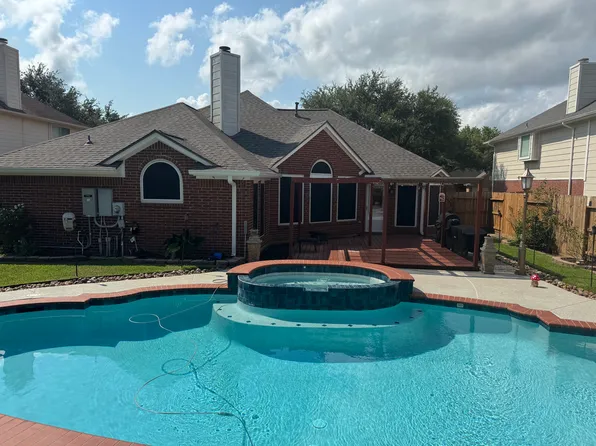 1914 Endeavor Ct, Seabrook, TX 77586