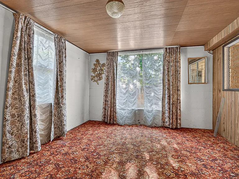 655 Altamont St — Photo 15