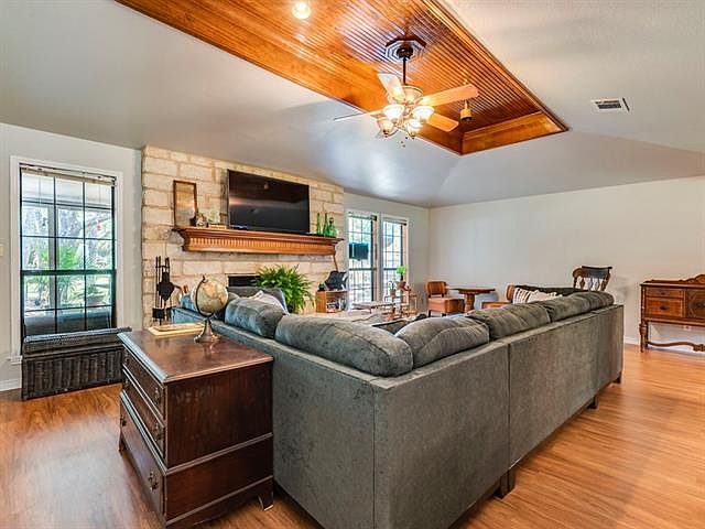 1st image of 2912 Mountain High Dr