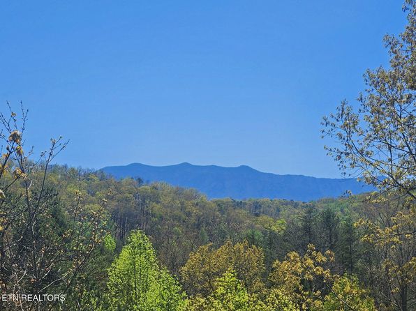 1609 Majestic Oak Way, Sevierville, TN 37876
