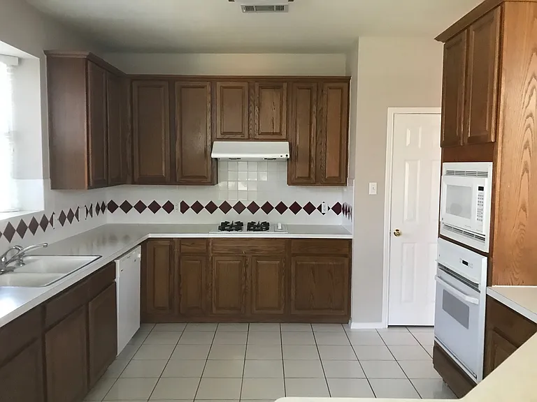 7901 Constitution Dr — Photo 7