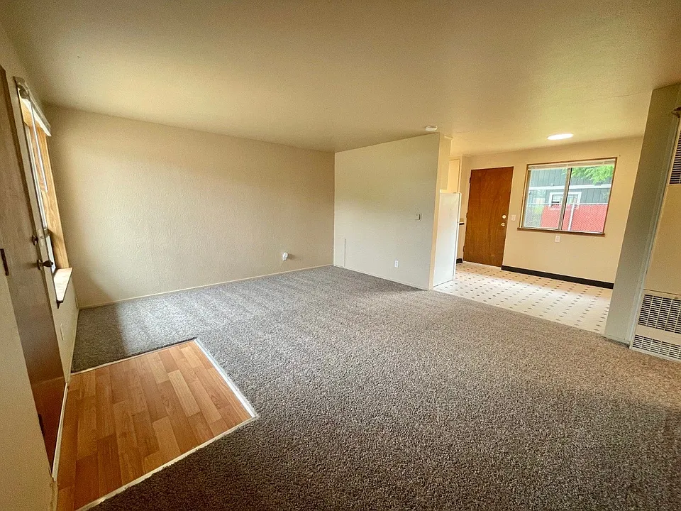327 S St SE #3