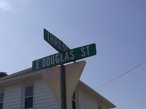 4th image of 514 E Douglas St
