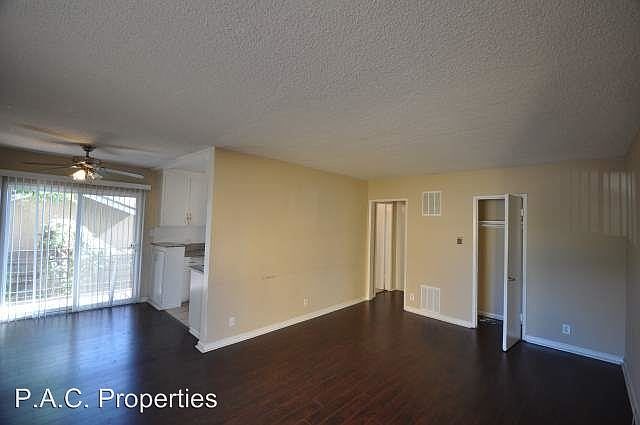 2nd image of 6512 Woodman Ave APT 4
