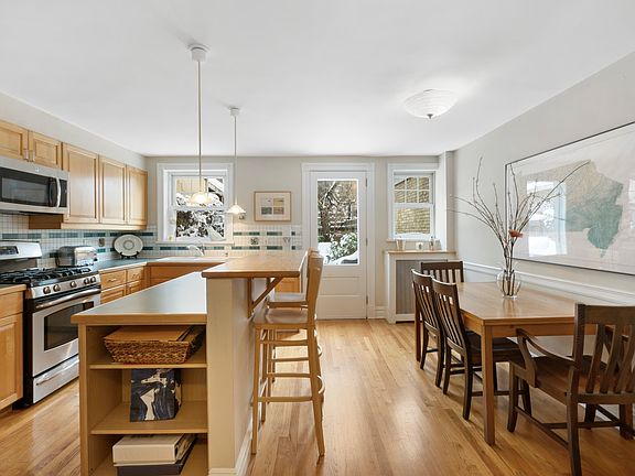 4th image of 1113 Park Ave