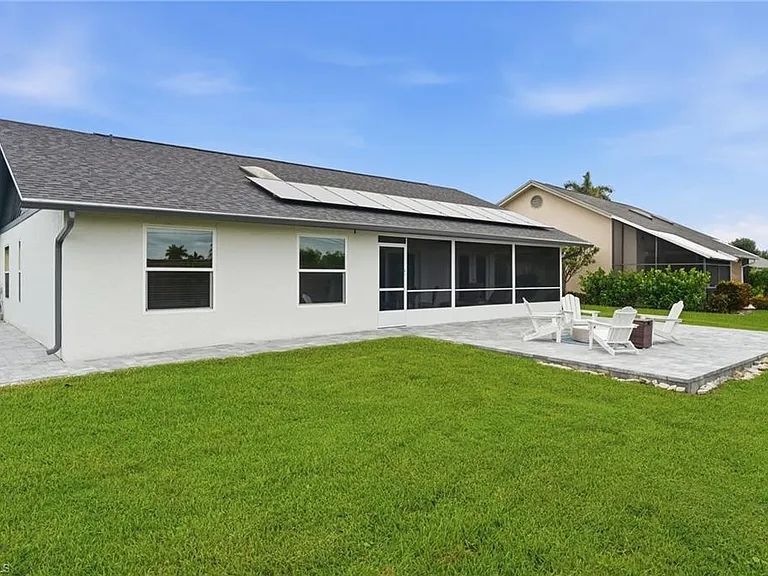 132 Bordeaux Cir — Photo 37