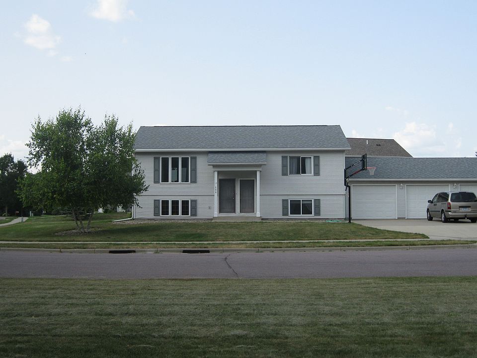 1st image of 588 Ivy Ln