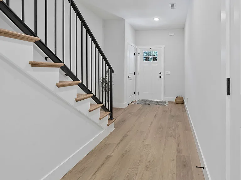 3127 Columbus Cir — Photo 8