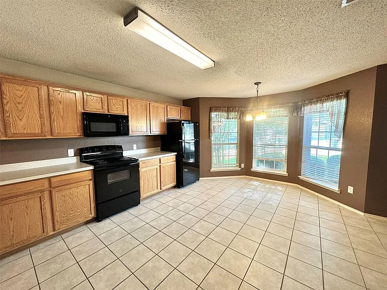 1012 Margaret Dr — Photo 7