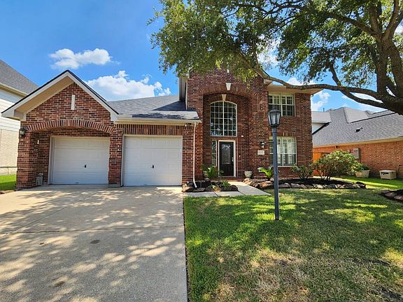 3rd image of 16227 Evergreen Lake Ln