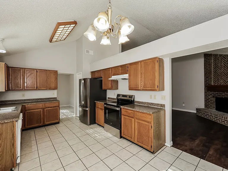 3309 Creekwood Ln — Photo 7