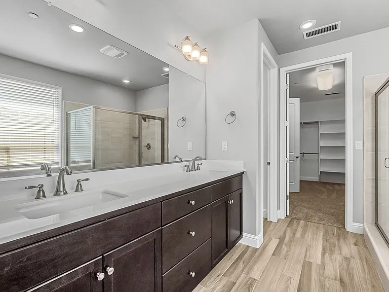 1683 N Ryan Ave — Photo 35