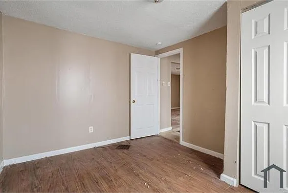 9708 Winkler Dr — Photo 5