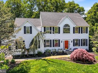 23 Huntington Dr, Burlington, NJ 08016