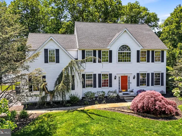 23 Huntington Dr, Burlington, NJ 08016