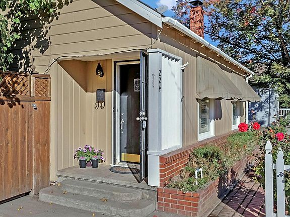 5th image of 224 Maxwell Ave