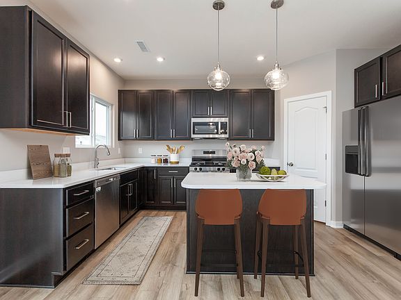 2nd image of 1002 Deodar St