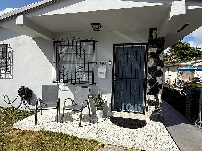 3251 SW 25th St — Photo 1